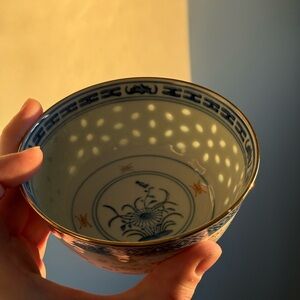 8 Vintage Porcelain Made in China Rice Grain Chrysanthemum Bowls Rare